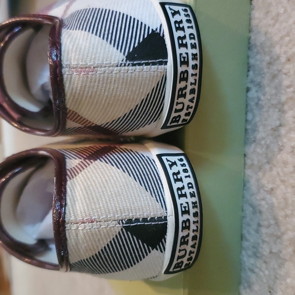Burberry Heart Sneakers - Picture 5 of 8